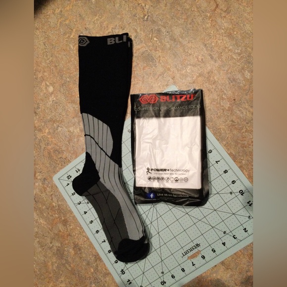 Blitzu Compression Socks (lg/x-lg) - Picture 2 of 4